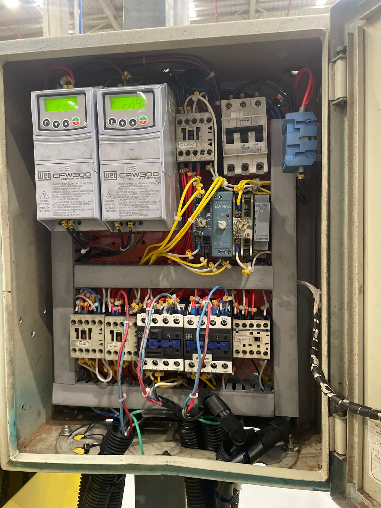 Imagem ilustrativa do serviço Painéis Elétricos - 2