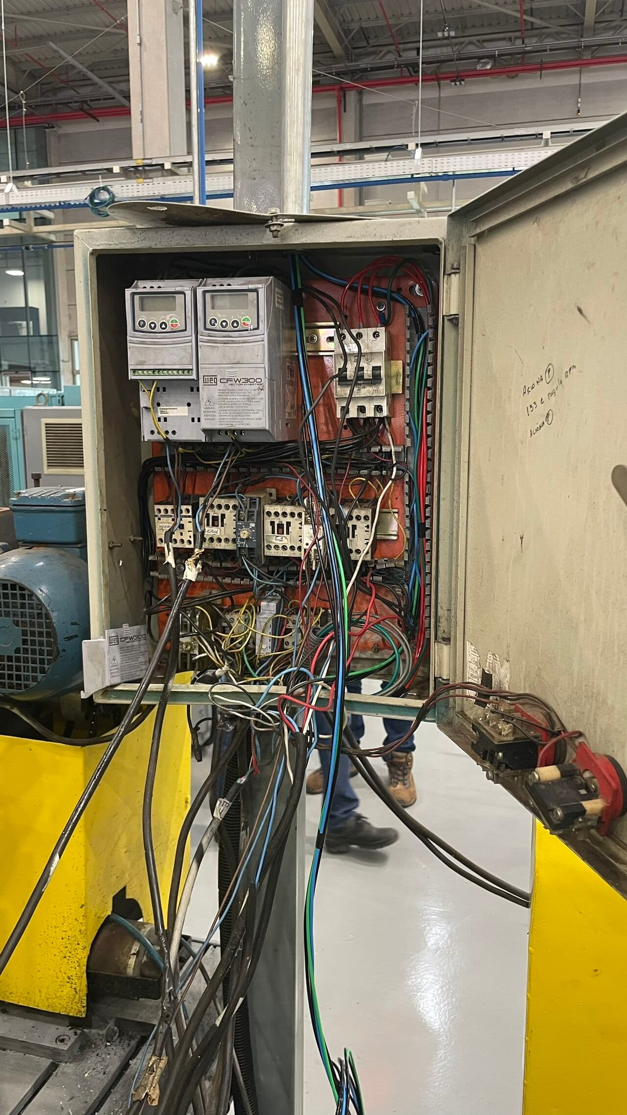 Imagem ilustrativa do serviço Painéis Elétricos - 3