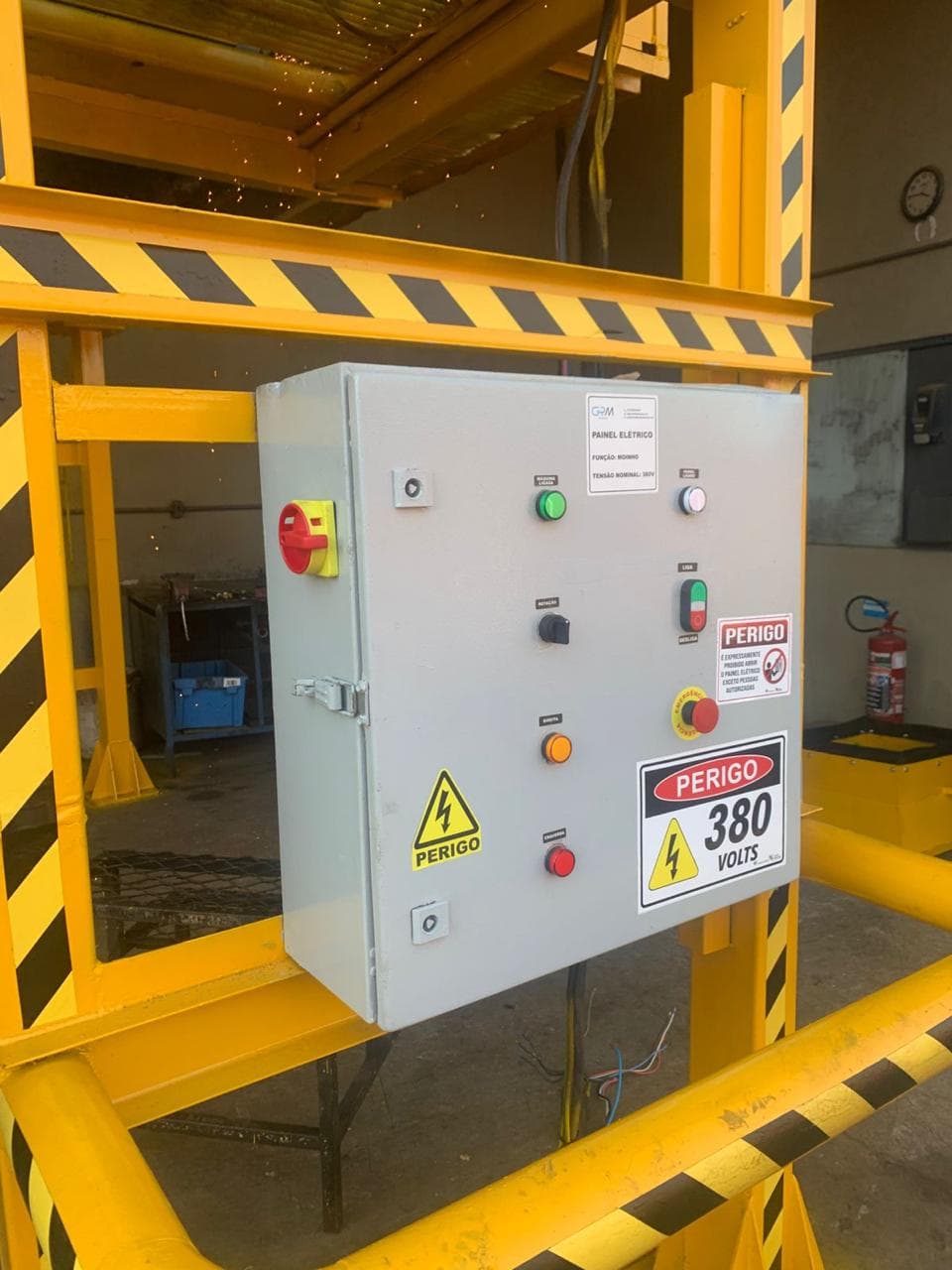 Imagem ilustrativa do serviço Painéis Elétricos - 4